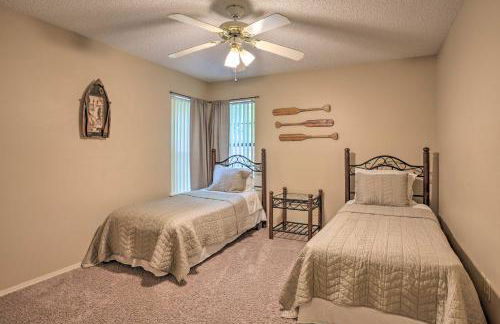 Beaver Lake Retreat with Deck and Private Hot Tub - Foto 16