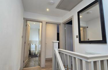 Modern Two-Bedroom House - Free Parking - Foto 15