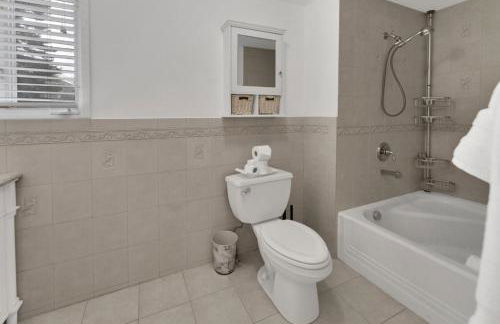 Fire and Fun Luxe Stay w Pool Hot Tub and Game Room - Foto 74