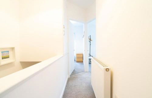 Newly-renovated, mid-terrace cottage in Porthmadog - Photo 27