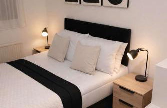 Spacious 4BR Reading House - Sleeps 8 - Free Parking - Photo 16