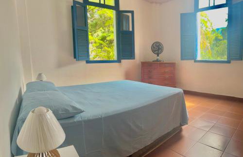 Casarão Miguel Pereira - Refúgio na Natureza com Lareira Externa, Piscina, Fondue e Amplo Jardim - 12 Min do Parque Terra dos Dinos - Foto 44