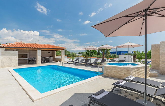 Aesthetic Villa With Private Pool - Foto 32