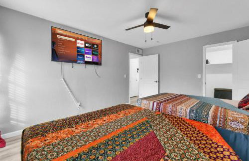 Spacious 2BR Condo close to Restaurants and Nightlife with WiFi - Foto 19