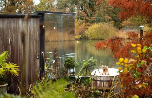 Cosy Mirrored House next to a Magical Swimming Lake - Foto 41