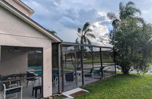 Large lakeside 5 bed villa with private pool - Foto 6