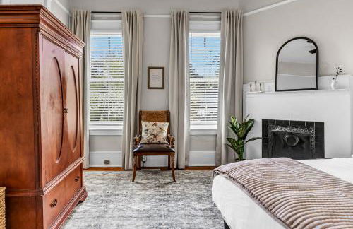 A Timeless Victorian Home with Period Charm! - Foto 7