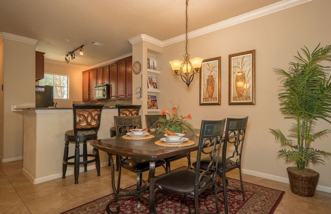 10 miles to Disney World, 2 pools, fitness room, WiFi, balcony, washer, dryer, kitchen - Foto 13