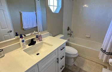 An Incredible Vacation Home with Saltwater Pool! - Foto 38