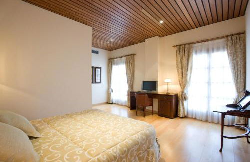 Hotel de Bodegas Hacienda Albae - Photo 34