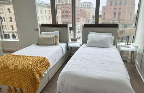 Upscale 2BR Condo with Gym & Parking near MGH & TUFTS - Foto 22