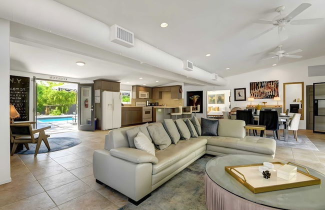 Modern Oasis w/ Pool, Patio Lounge, & Mountain Views Palo Verde by Avantstay - Foto 4