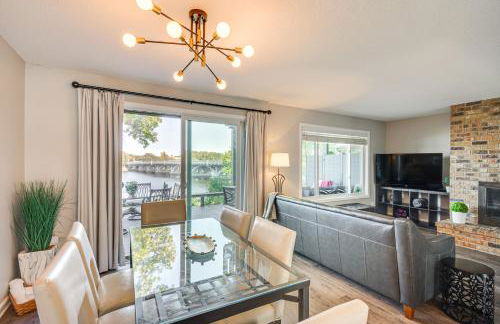 Riverfront Champlin Townhome with Deck and Water View! - Foto 1