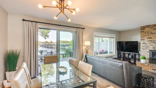 Riverfront Champlin Townhome with Deck and Water View! - Foto 1