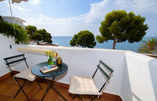 SOLETE - Apartamento con vistas, acceso directo al mar, piscina y parking by Redi - Photo 15