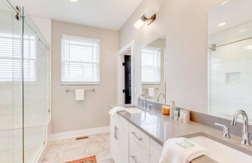 The Ultimate Double Rooftop Deck with Skyline Views - Foto 35