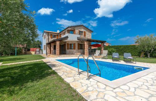 Mediterrane Villa mit privatem Salzwasserpool, Babybett, Whirlpool, Tischtennis, Spielplatz - Foto 1