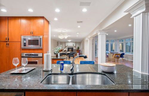 Huge Retreat w Alaska King, Pool & Jacuzzi Tub Indoor - Foto 20