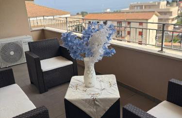 SkyView Apartment at Middletown - Sea View & Private Parking - Foto 18