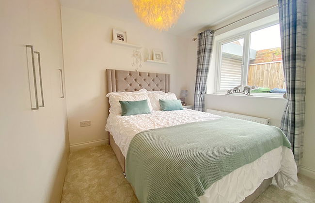 Captivating 2-bed Cottage in Roker Sunderland - Photo 5