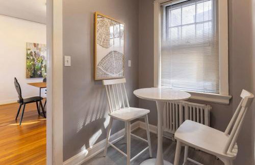 Hyde Park Comfort with Office Near Everything - Photo 18