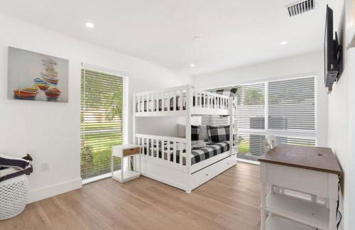 Delilas Chic 3 Bedroom 2 bath Abode with Heated Pool - Foto 18