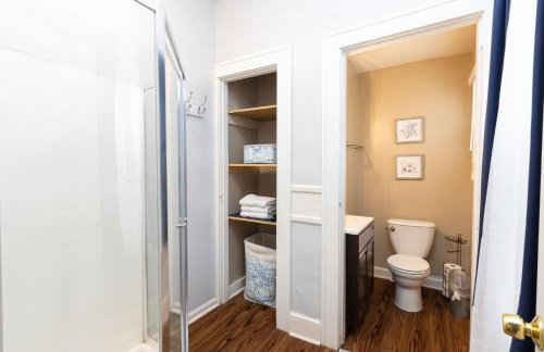 5 Bedroom 3200 Sq Ft House for Downtown Travelers - Photo 31