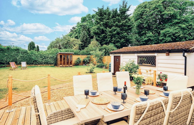 Norfolk Luxe Beach House Sleeps 8 Dog Friendly - Photo 28