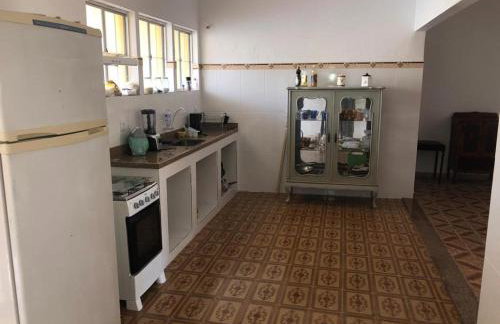 Casa espaçosa com Piscina próximo a Praia e lagoa - Foto 9