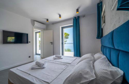 Seafront Villa Serenita - Photo 9