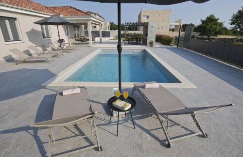 Villa in Kanfanar With Swimming Pool - Foto 24