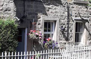 Characterful 2 bed cottage in excellent location - Photo 33