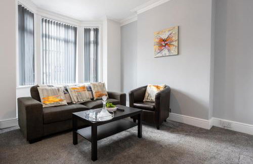 Cheadle village - Photo 27