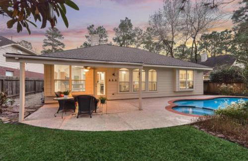 Lovely Woodlands home w/heated pool and spa! - Foto 1