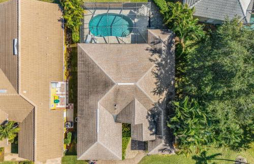 Lazy days and lake views. Beautiful Naples pool home - Foto 39