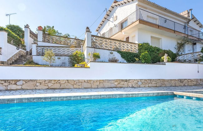 Serene Villa in Lloret de Mar With Private Swimming Pool - Photo 18