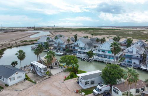 Charming 1BR Waterfront Retreat with Private Patio - Foto 24