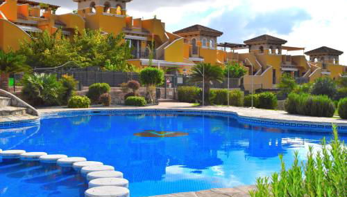 Apartamento con hermoso jardín y AC - Foto 1