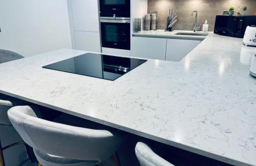 DESIGNER HOUSE - University of Glasgow / Central Glasgow 'Hillhead' West End G12 - Luxurious & Contemporary Detached House / Terrace / Garden / 'electric car charging' Garage Parking - Foto 31