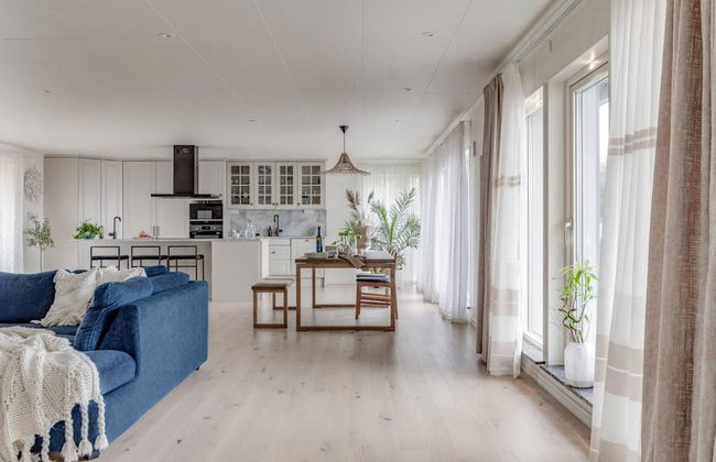 Captivating 3-bed Villa in Halanda With Lake View - Foto 8