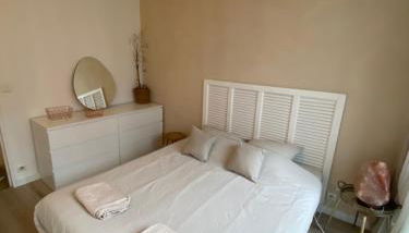 Appartement Moderne 2 chambres Proche Paris - Foto 4, wardrobe