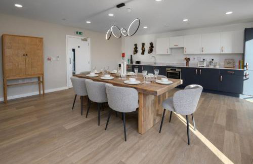 BRAND NEW! Modern & Spacious Serviced Apartments With FREE Parking & Gym by Rapid Returns - Professional Host - Foto 11