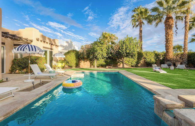 Pool + Hot Tub, Yard, Games Chic Midcentury Design Painted Sand by Avantstay - Photo 2