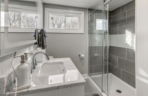 Newly Remodeled! Upscale Home in Buffalo Suburbs - Foto 15