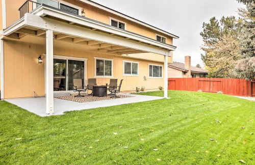 Relax Fireside and Play Pool! Home 4 Mi to Dtwn Reno - Foto 31