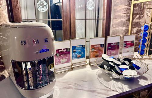 16th Century Farm House,6 Beds,5 BATHROOMS,SLEEPS 15,BBQ,HOT TUB,CINEMA ROOM WITH SURROUND SOUND,With Cymru Holidays - Foto 19