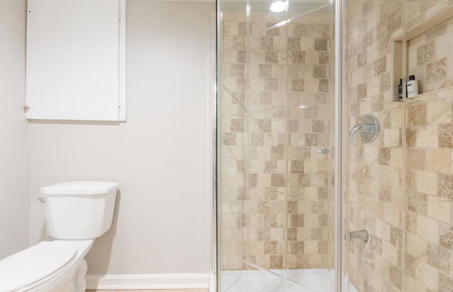 Beautiful Large Newly Renovated 5 Bedroom House - Foto 57