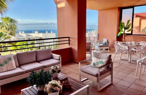 Estrella de Mar zeezicht en uitkijk op Gibraltar 40m2 terras incl zwembad Las Garzas Manilva - Photo 4