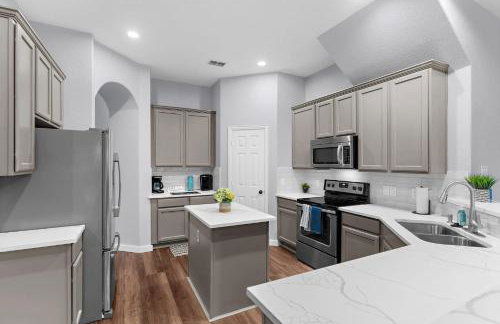 Large Luxury 4-BR Home EPIC GameRoom! Lighted Deck & Grill! - Foto 7