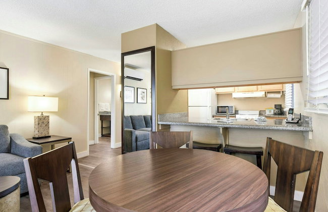 Plantation Hale Suites - Photo 27